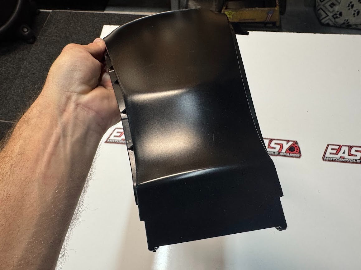 Yamaha YZF R7 2022-2025 Tank Centre Top Fairing Cover OEM Genuine BEB-2171A-00
