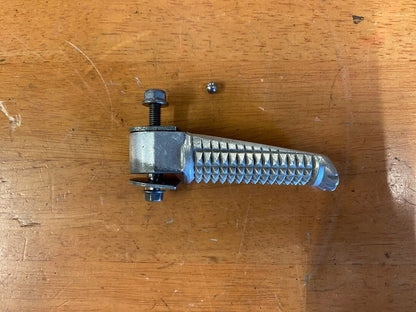 LH Pillion Peg Assembly Yamaha FZS 600 1998