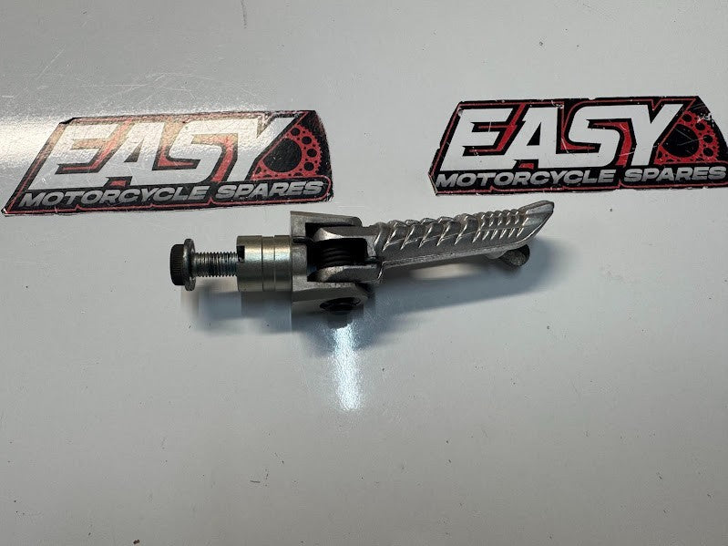Suzuki GSXR 1000 2007-2008 RH Foot Peg OEM Genuine 43516-41G00