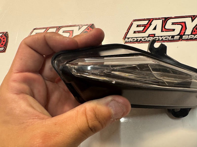 Yamaha YZF R1 2020-2025 RH Pilot Light OEM Genuine B3L-84302-00