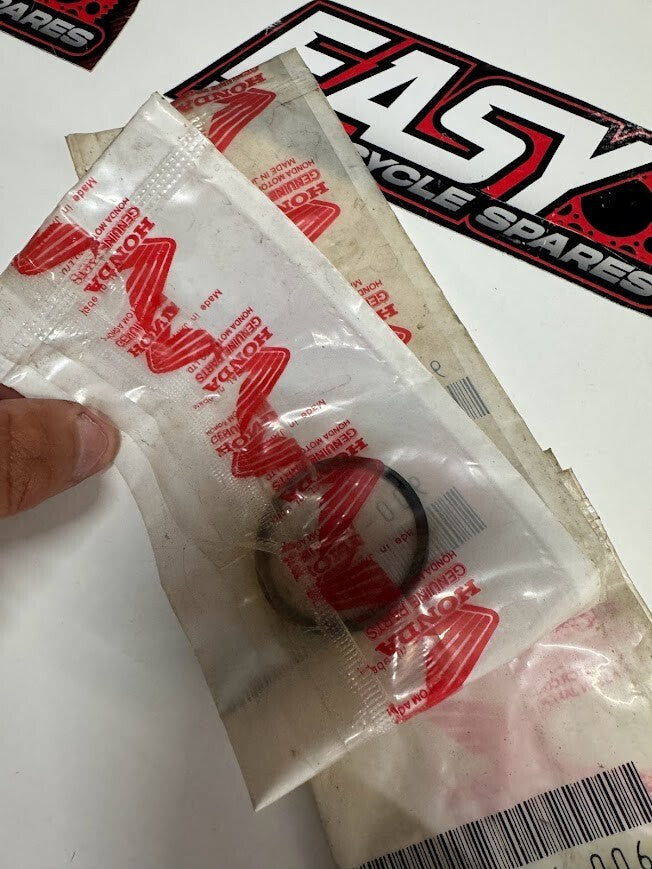 Honda DUST SEAL 45109-166-006 x4