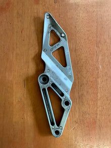 LH Foot Peg Bracket Suzuki GSXR 750 88-92 1992 43522-17D01
