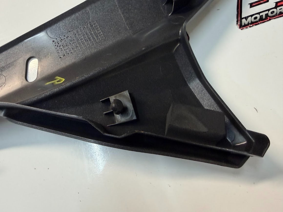 RH Frame Cover Fairing Suzuki GSF 1250 S Bandit 2012 OEM 47111-38G02-Y4P