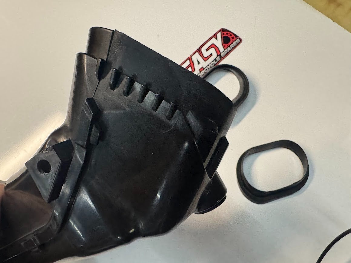 Suzuki GSXR 1000 2007-2008 Air Intake Duct Pair OEM Genuine 94420-21H00