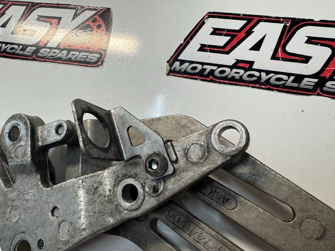 Yamaha YZF R15 2011-2018 OEM Genuine RH Foot Peg Bracket 20P-F7443-00