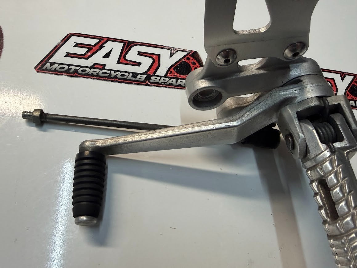 LH Footrest Peg Rear Set Suzuki GSXR 1000 2007-2008 OEM 43521-41G10