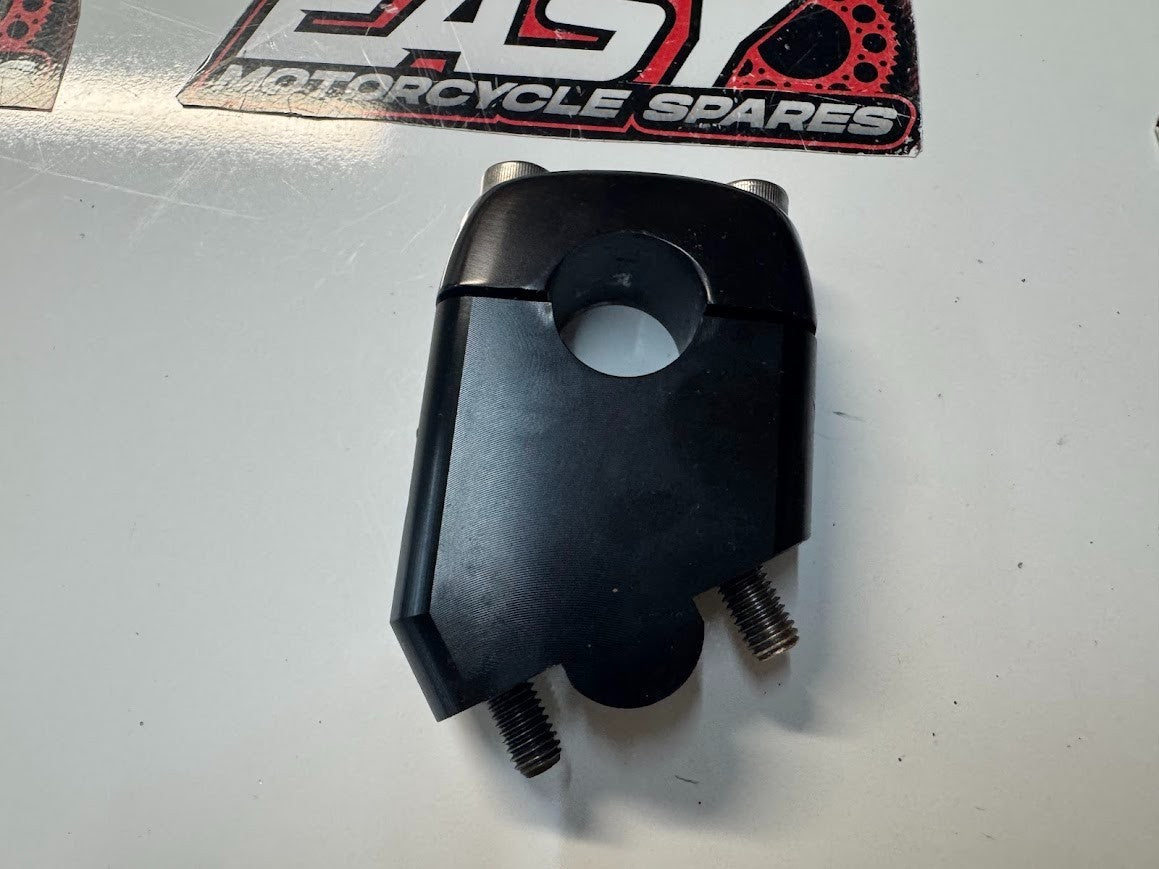 Royal Enfield Interceptor 650 2022 Handlebar Mount Clamp OEM 1030016D Euro 5