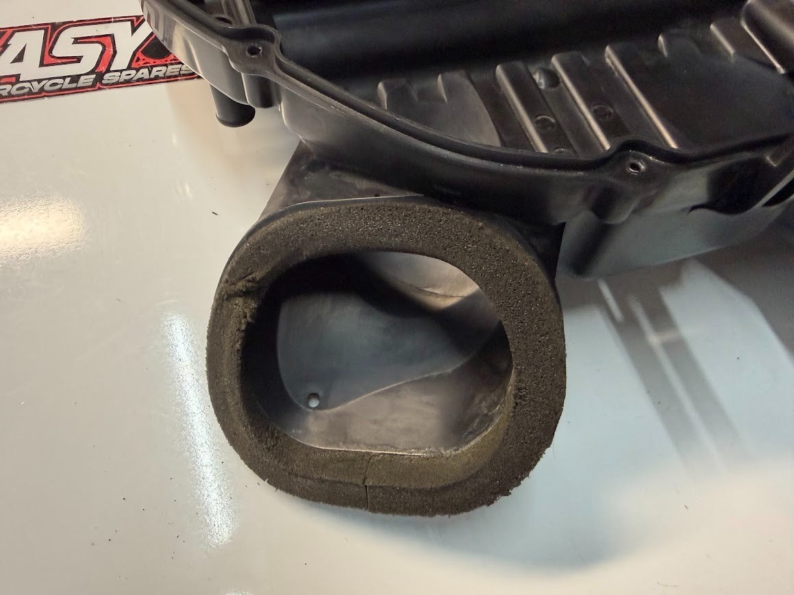 Airbox Cleaner Case Lower Suzuki GSXR 1000 2007-2008 OEM 13700-21H00 #3