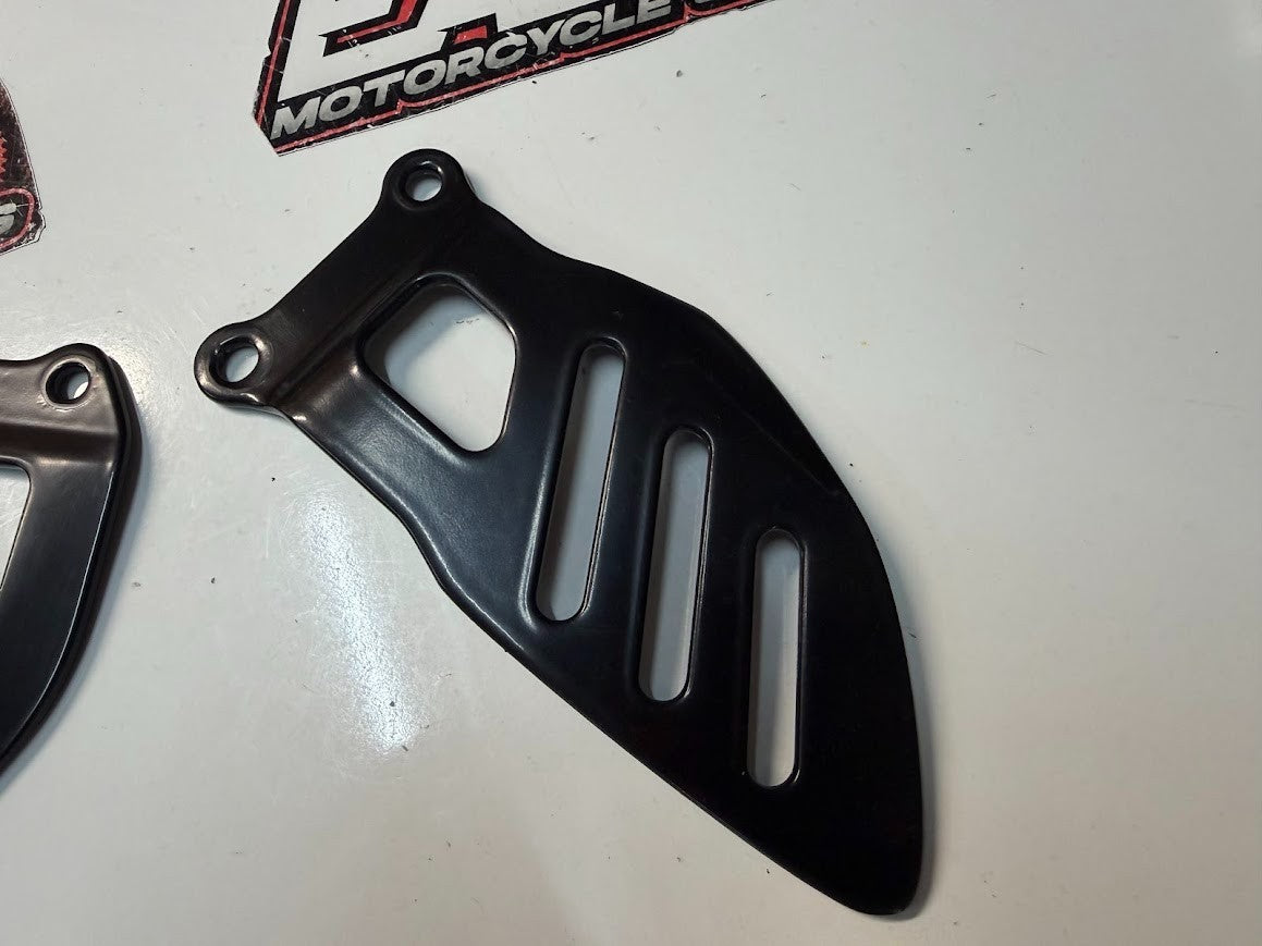 Footrest Heel Guards Suzuki GSXR 1000 2005-2008 OEM 43571-41G01