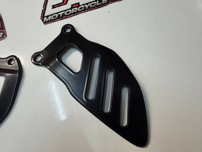 Footrest Heel Guards Suzuki GSXR 1000 2005-2008 OEM 43571-41G01