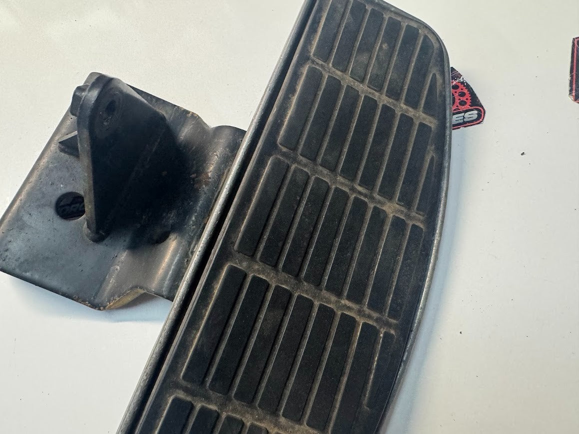 Suzuki VL 1500 Intruder 1998-2004 LH Rider Foot Rest OEM Genuine 43502-10F00