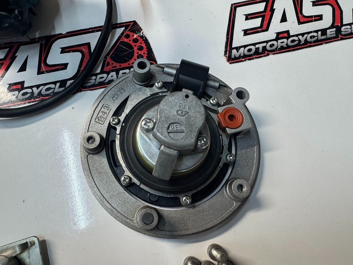 Suzuki GSXR 1000 2012-2016 ECU Ignition Lockset x2 Keys OEM Genuine 37000-17847