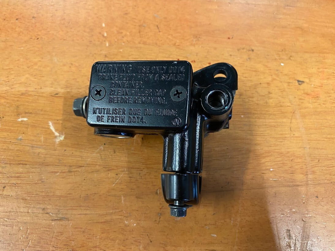 Front Brake Master Cylinder Honda CB 300F 14-18 2017 45510-MGZ-315