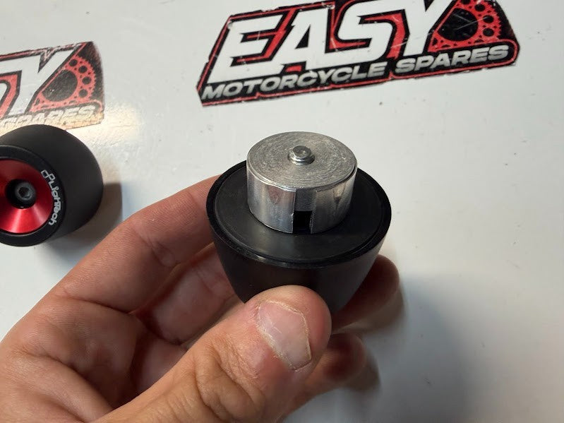 Lightech Front Axle Sliders Yamaha YZF R1 2015-2025 Aftermarket