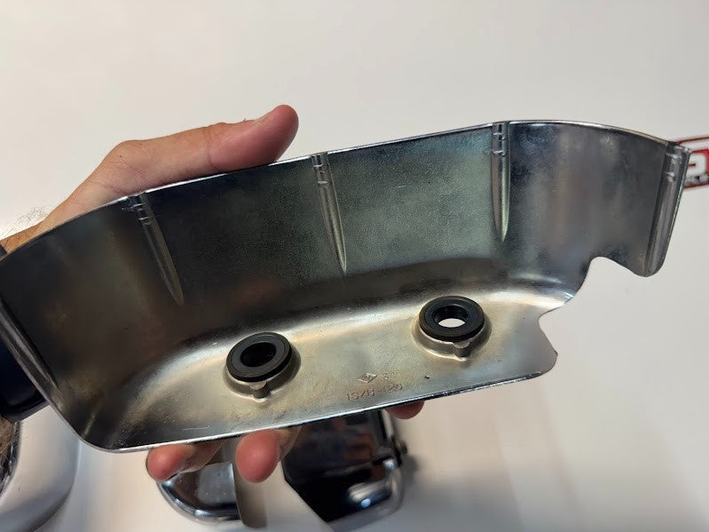 Suzuki VL 1500 Intruder 1998-2004 Cylinder Head Cover Set OEM Genuine