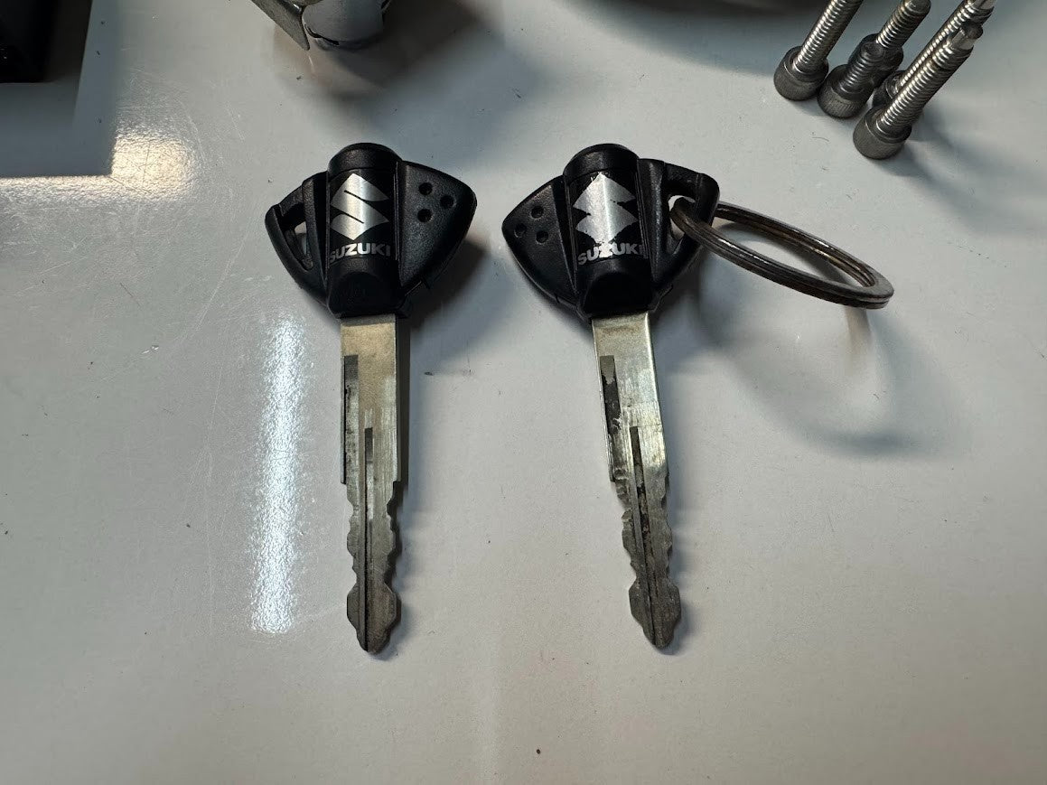 Suzuki GSXR 1000 2012-2016 ECU Ignition Lockset x2 Keys OEM Genuine 37000-17847