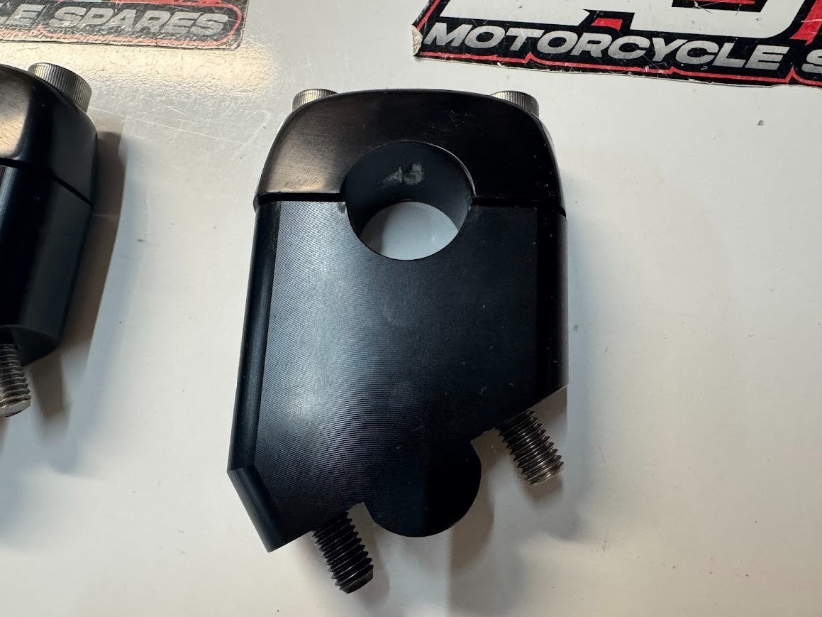 Royal Enfield Interceptor 650 2022 Handlebar Mount Clamp OEM 1030016D Euro 5