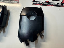 Royal Enfield Interceptor 650 2022 Handlebar Mount Clamp OEM 1030016D Euro 5