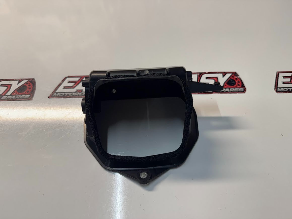 Yamaha YZF R1 2022-2025 Centre Air Ram Intake Duct 4 OEM Genuine B3L-2838U-01