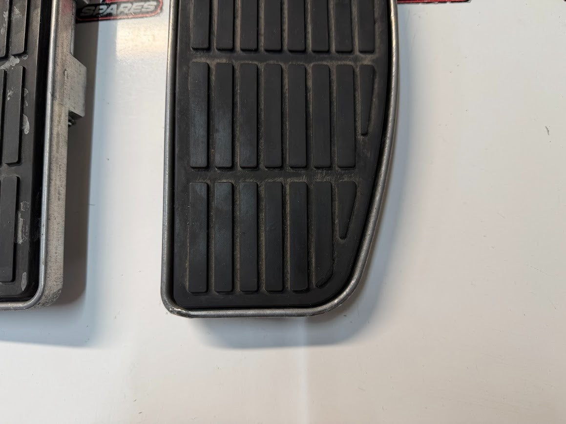 Rider Foot Rests Suzuki Boulevard C109R VLR 1800 T 2008-2014 OEM 43501-10F12