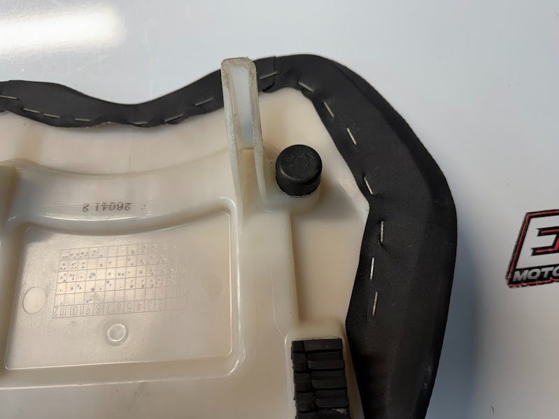 Rider Seat Suzuki GSXR 1000 2012-2016 OEM 45100-47H11-DW2