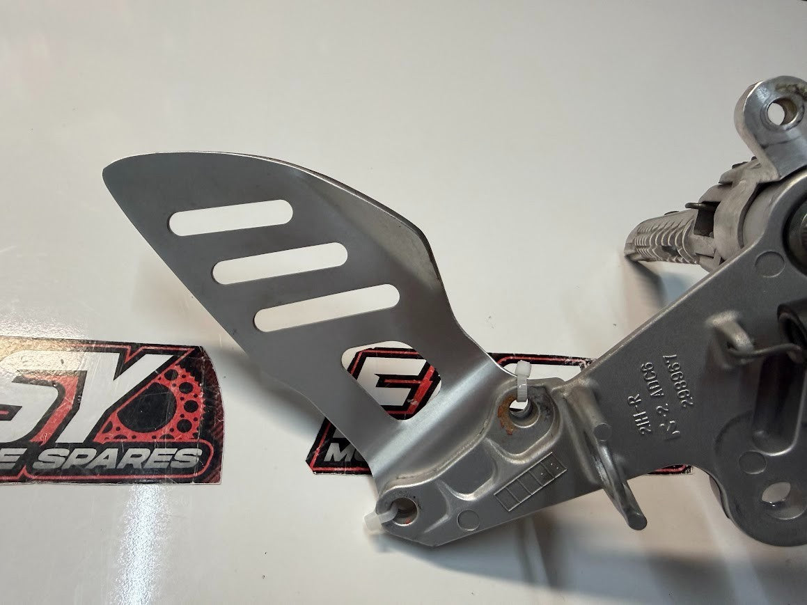 RH Footrest Peg Rear Set Suzuki GSXR 1000 2007-2008 OEM 43511-21H00
