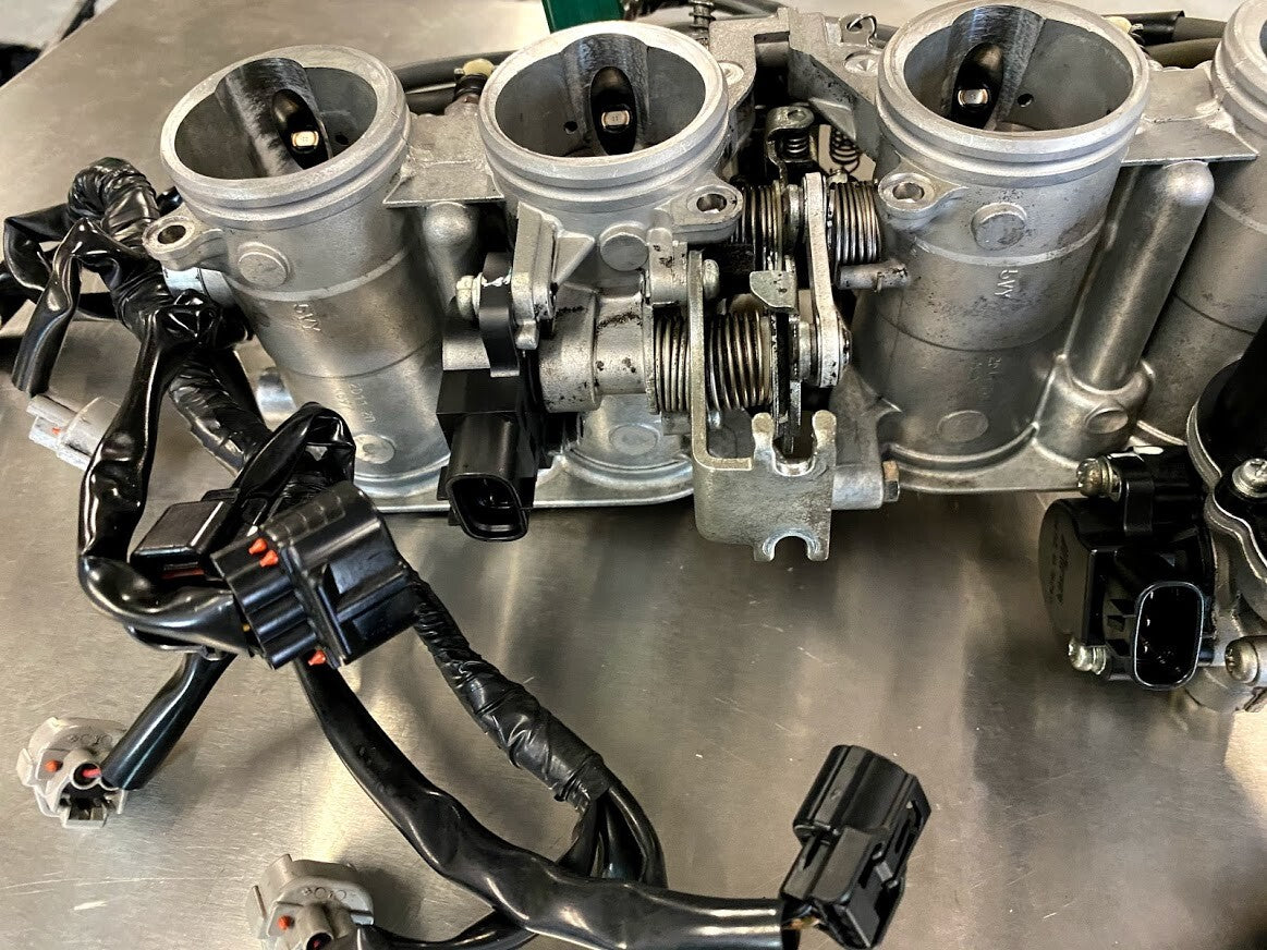 Throttle Bodies Yamaha FZ1 06-15 2008 2D1-13750-20-00