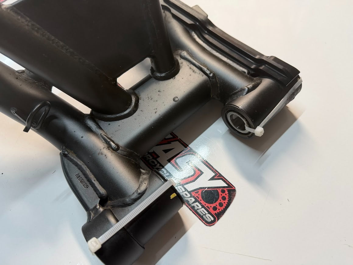 Swingarm Kawasaki Ninja 650L 2012-2016 OEM 33001-0586 Swing Arm