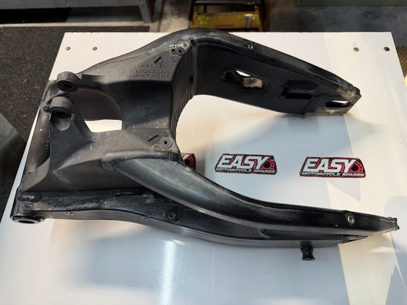 Swingarm Suspension Honda CBR 1000 RR 2008-2016 OEM 52200-MFL-010 Swing Arm