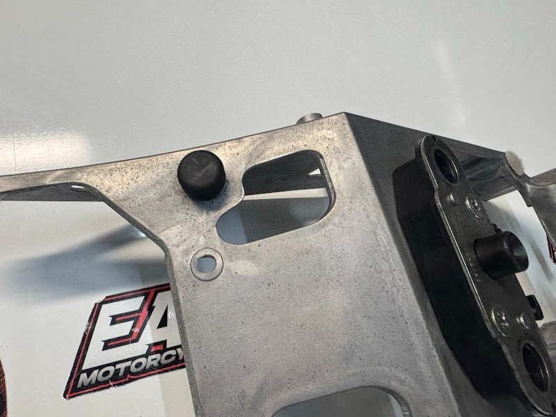 Suzuki GSXR 1000 2007-2008 Pillion Seat Support Bracket OEM Genuine 41231-41G10