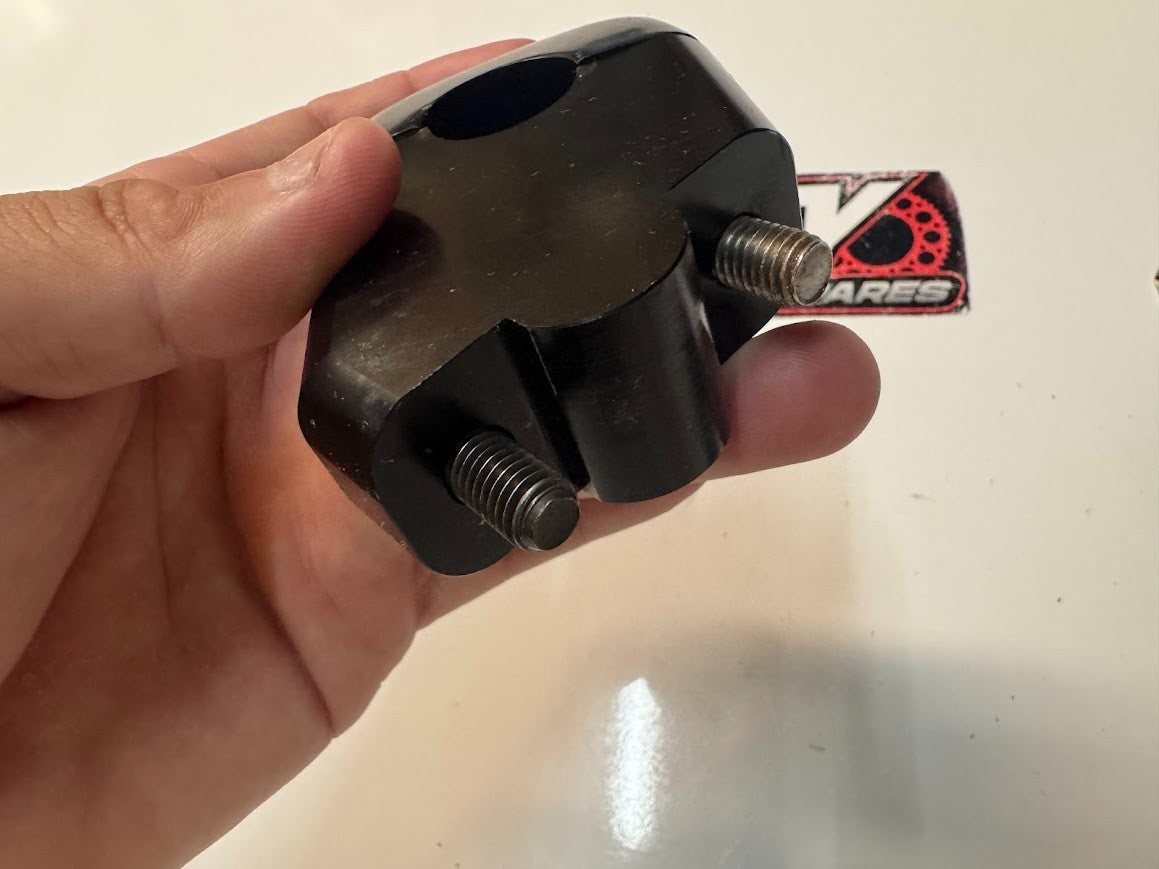 Royal Enfield Interceptor 650 2022 Handlebar Mount Clamp OEM 1030016D Euro 5