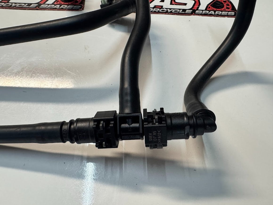Yamaha YZF R1 2020-2025 Fuel Pipe Hose Connectors OEM Genuine B3L-13971-01