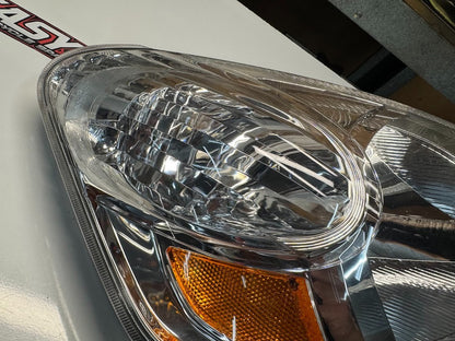 RH Headlamp Unit Assy 81130-52310 Toyota Echo 4 door sedan 8/02-9/05 NEW