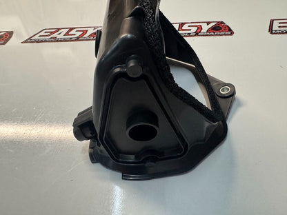 Yamaha YZF R1 2022-2025 Centre Air Ram Intake Duct 4 OEM Genuine B3L-2838U-01