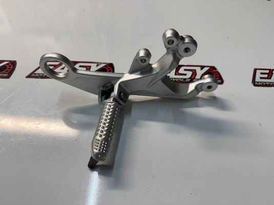 BMW S1000RR 2016 RH Foot Peg Bracket Rear Set OEM Genuine K46 46717728308