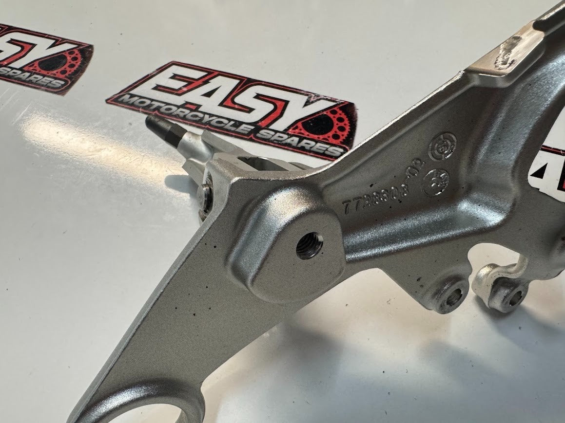 BMW S1000RR 2016 RH Foot Peg Bracket Rear Set OEM Genuine K46 46717728308