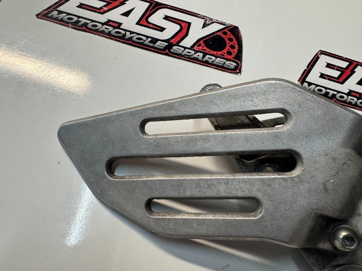 Yamaha YZF R15 2011-2018 OEM Genuine RH Foot Peg Bracket 20P-F7443-00