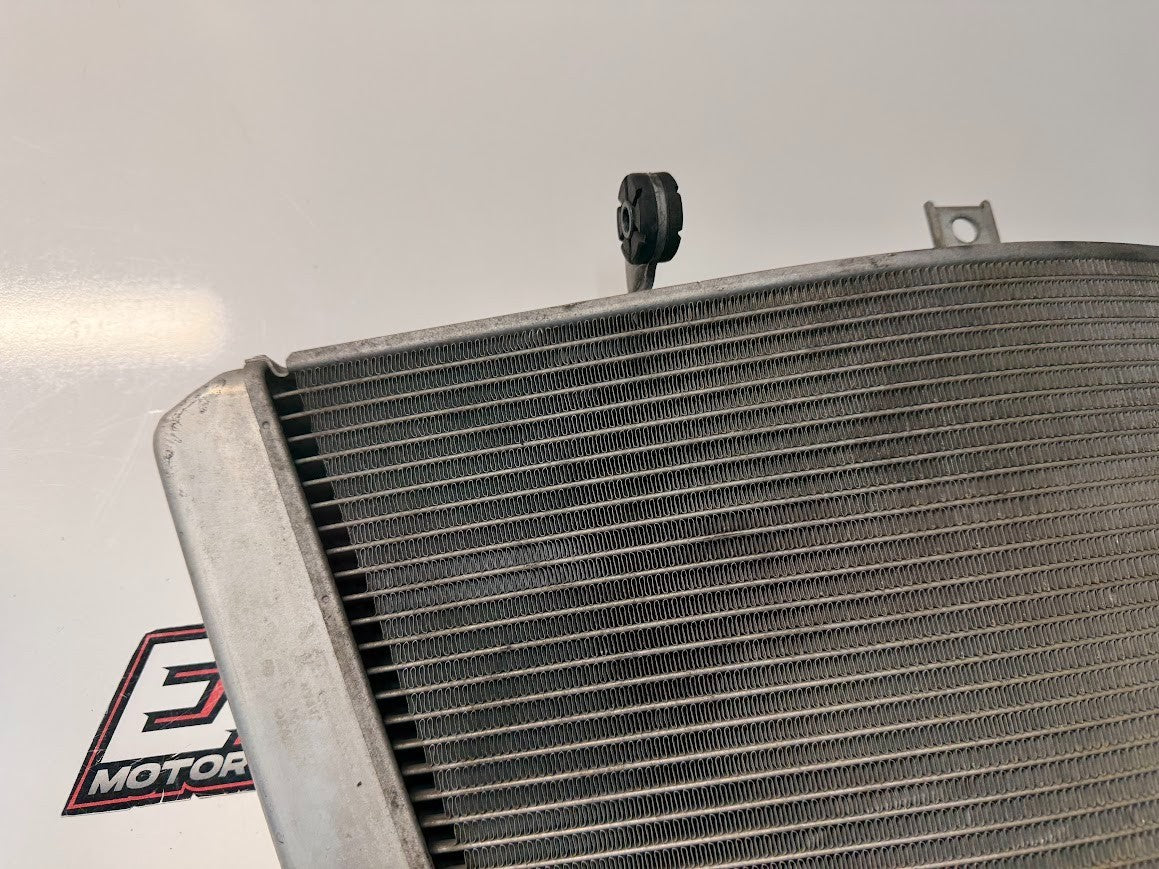 Radiator Cooling Suzuki GSXR 1000 2007-2008 OEM 17710-21H00