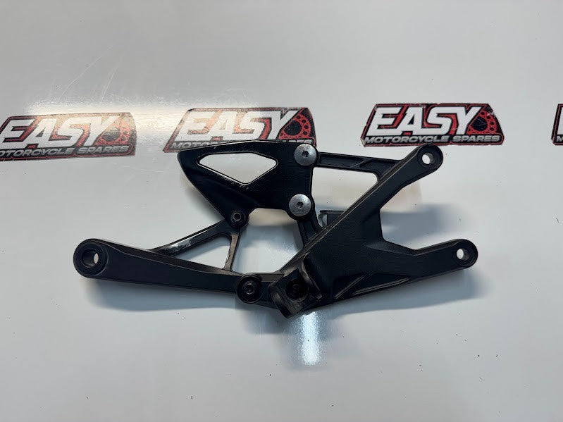 Yamaha YZF R1 2015-2025 RH Riders Peg Bracket Rear Set OEM Genuine 2CR-27443-00