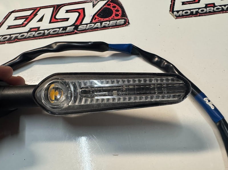 Yamaha YZF R7 2022-2025 RH Front Blinker Indicator OEM Genuine BEB-83320-01