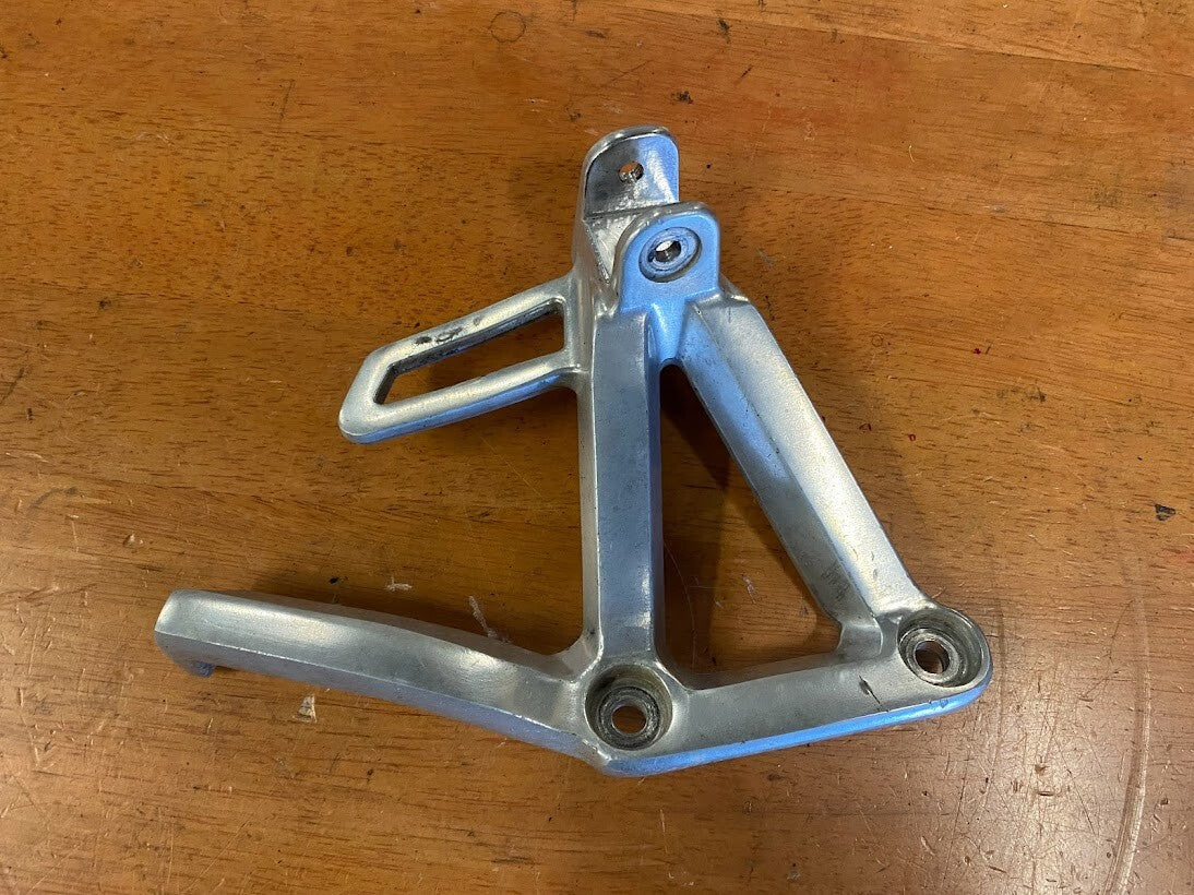 LH Pillion Peg Bracket Yamaha FZS 600 1998
