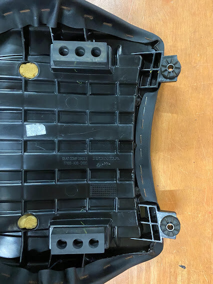 Riders Seat Honda CB 300F 14-18 2014 77100-K33-D00ZA