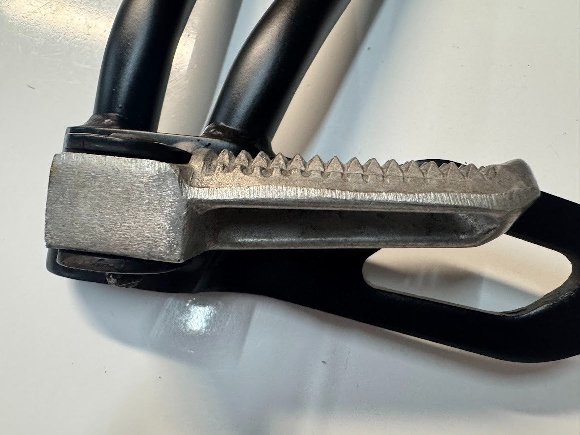 Yamaha YZF R15 2013-2018 LH Pillion Peg & Bracket OEM Genuine 1CK-F741L-00