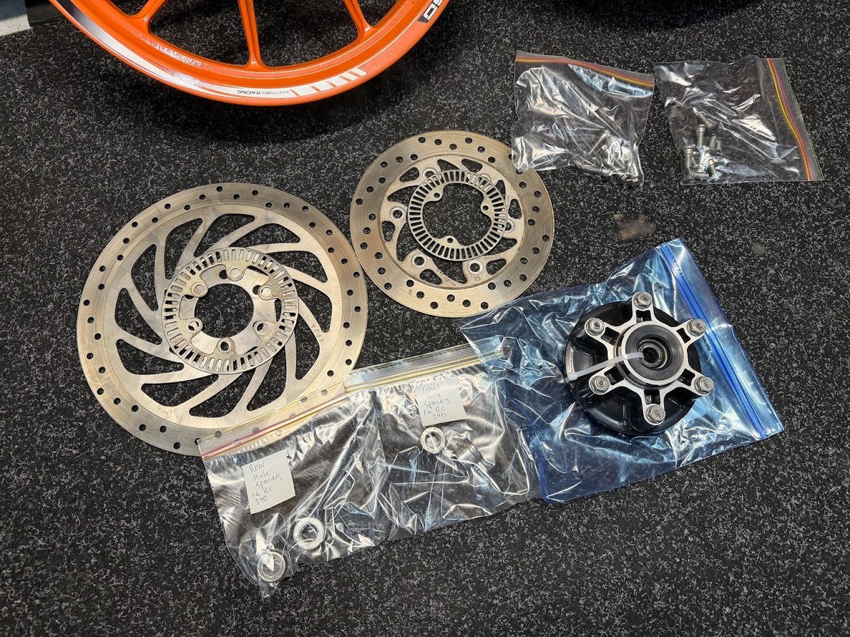 Front & Rear Wheel Set KTM RC 390 2014-2016 OEM 9020920104404