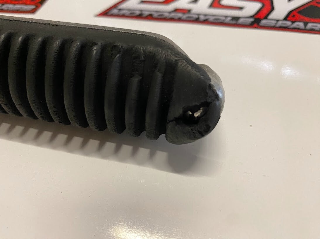 RH Riders Foot Peg Suzuki GSX 750F 2004 43510-20C00