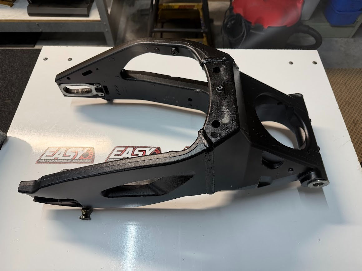 Swingarm Suzuki GSXR 1000 2007-2008 OEM 61000-21H00-YAP Swing Arm