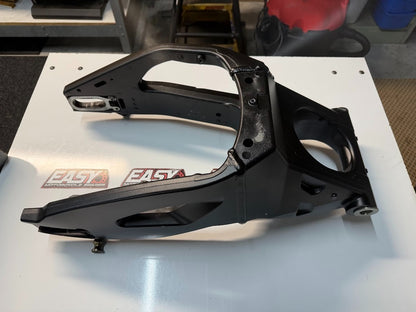 Swingarm Suzuki GSXR 1000 2007-2008 OEM 61000-21H00-YAP Swing Arm