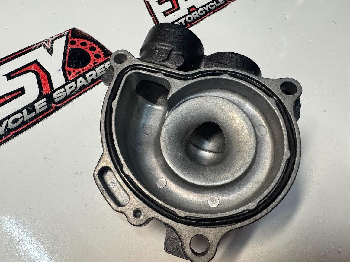 Yamaha YZF R7 2022-2025 Water Pump Housing Cover OEM Genuine 1WS-12422-10