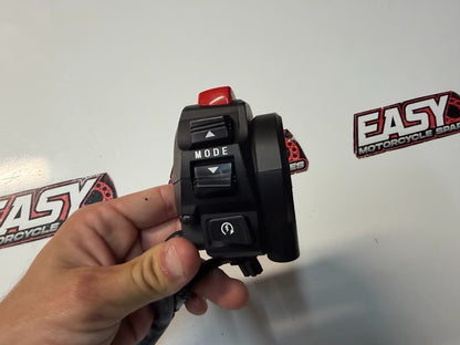 RH Switch Block Controls Suzuki GSXR 1000 2007-2008 OEM 37200-21H01