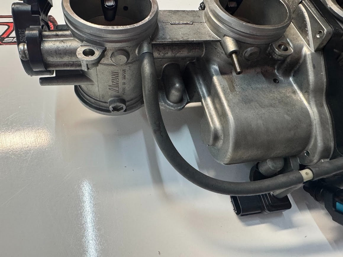 Yamaha YZF R1 2015-2016 Throttle Bodies Injectors TPS OEM Genuine 2CR-13750-00